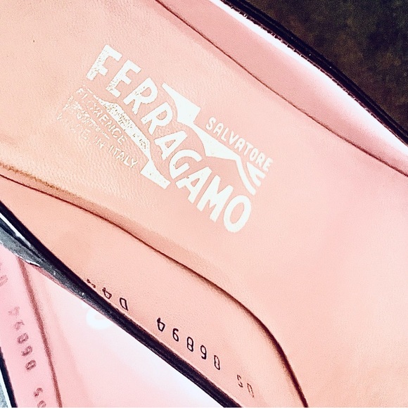 Salvatore Ferragamo Black Patent Leather Vara Bow Shoes 8.5 AA - Picture 4 of 10